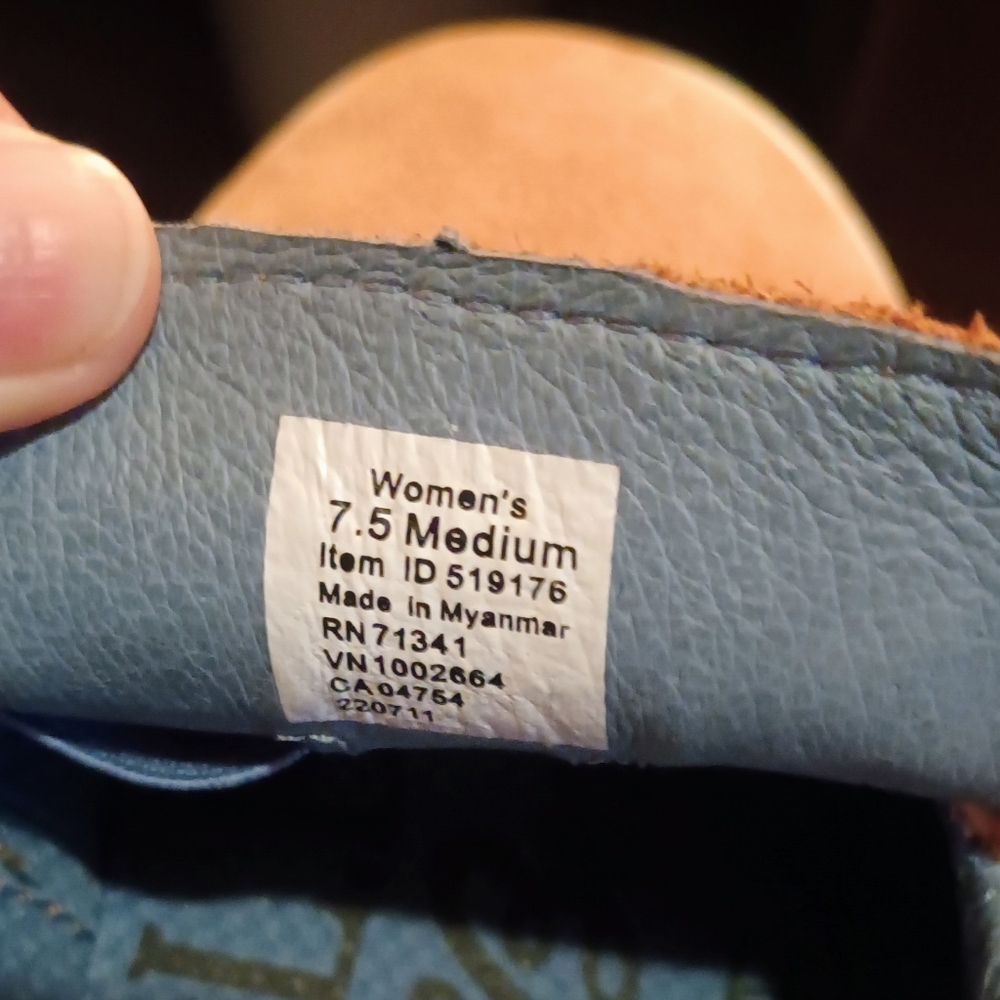 Womens Tan Leather Slip-On Loafers 7.5 - Picture 4 of 4